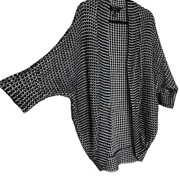 Forever 21 Knitted Black and White Relaxed Fit Cozy Cardigan 3/4 Sleeve … - Picture 2 of 7